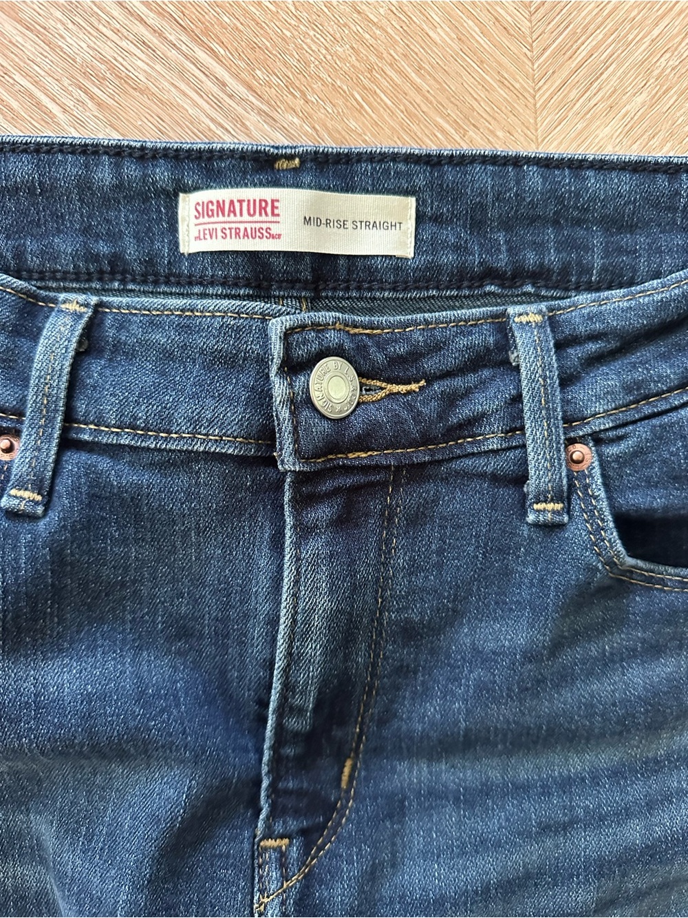 Levi's signature Dark Blue Straight Leg Women's Jeans